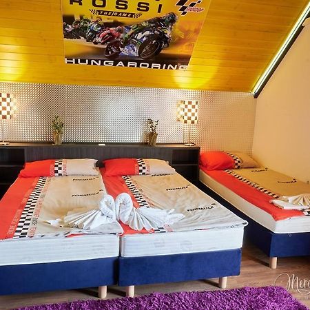 Kamaras Ring House Bed & Breakfast Mogyoród Екстериор снимка