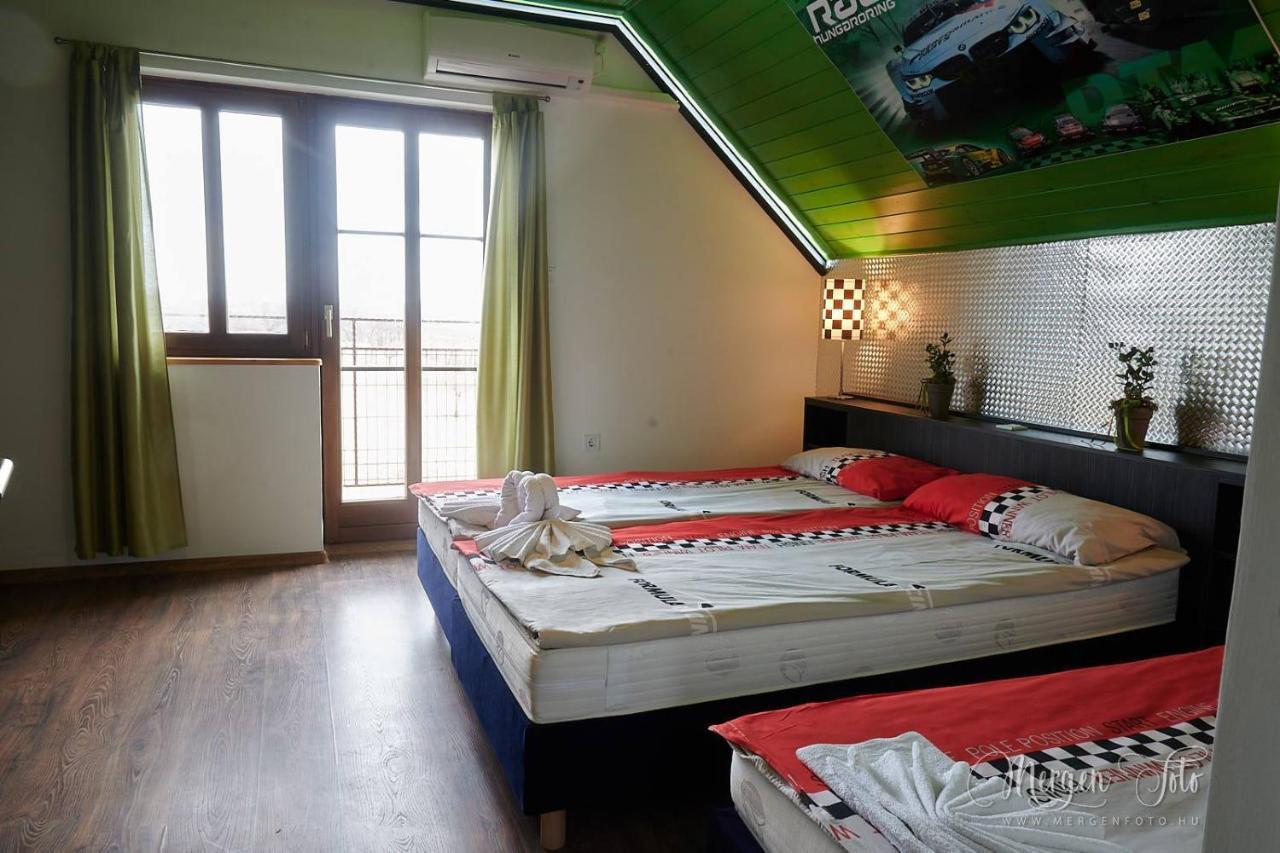 Kamaras Ring House Bed & Breakfast Mogyoród Екстериор снимка
