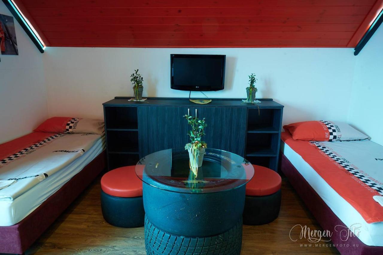 Kamaras Ring House Bed & Breakfast Mogyoród Екстериор снимка