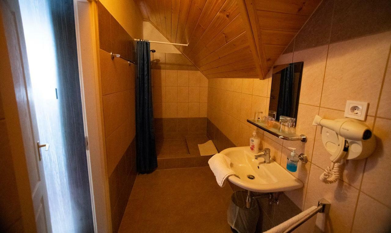 Kamaras Ring House Bed & Breakfast Mogyoród Екстериор снимка