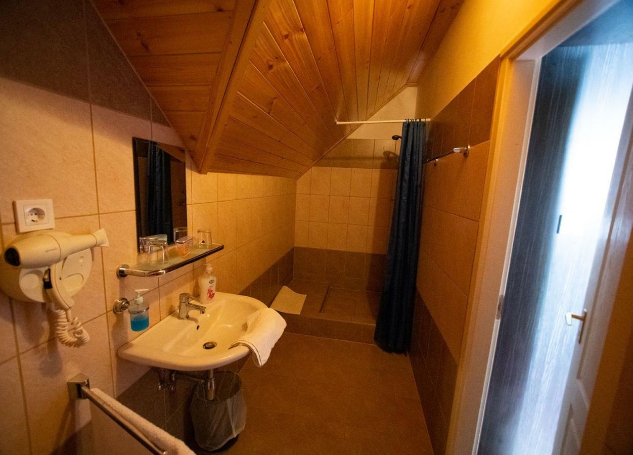 Kamaras Ring House Bed & Breakfast Mogyoród Екстериор снимка