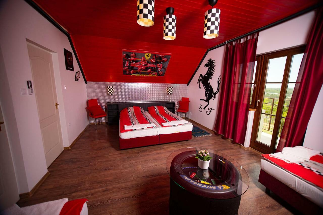 Kamaras Ring House Bed & Breakfast Mogyoród Екстериор снимка